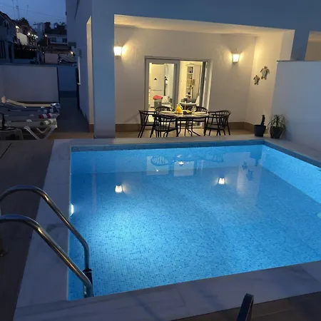 Villa Paradise - Valeria *