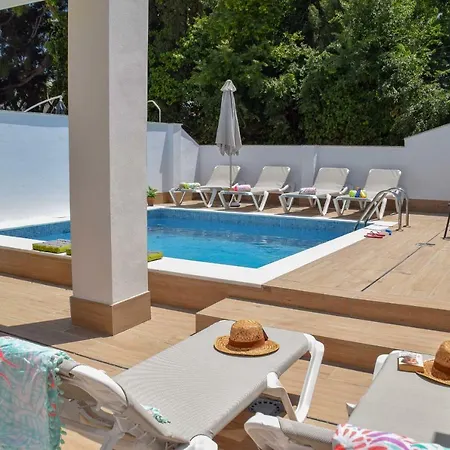 Paradise - Valeria Villa Nerja