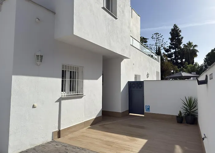 Villa Paradise - Valeria *