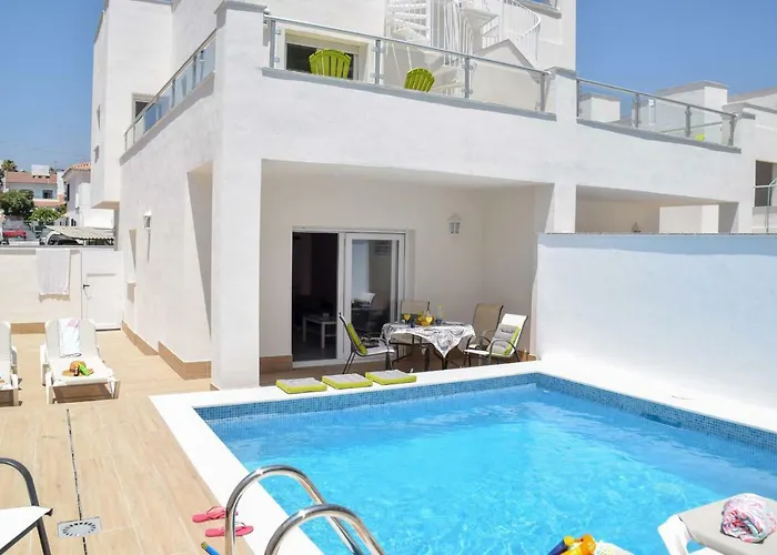 Paradise - Valeria Villa